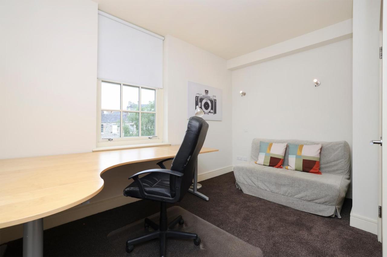 Joivy Spacious 2 Bed,2 Bath Flat, Free Parking And Rooftop Terrace Edinburgh Exterior photo