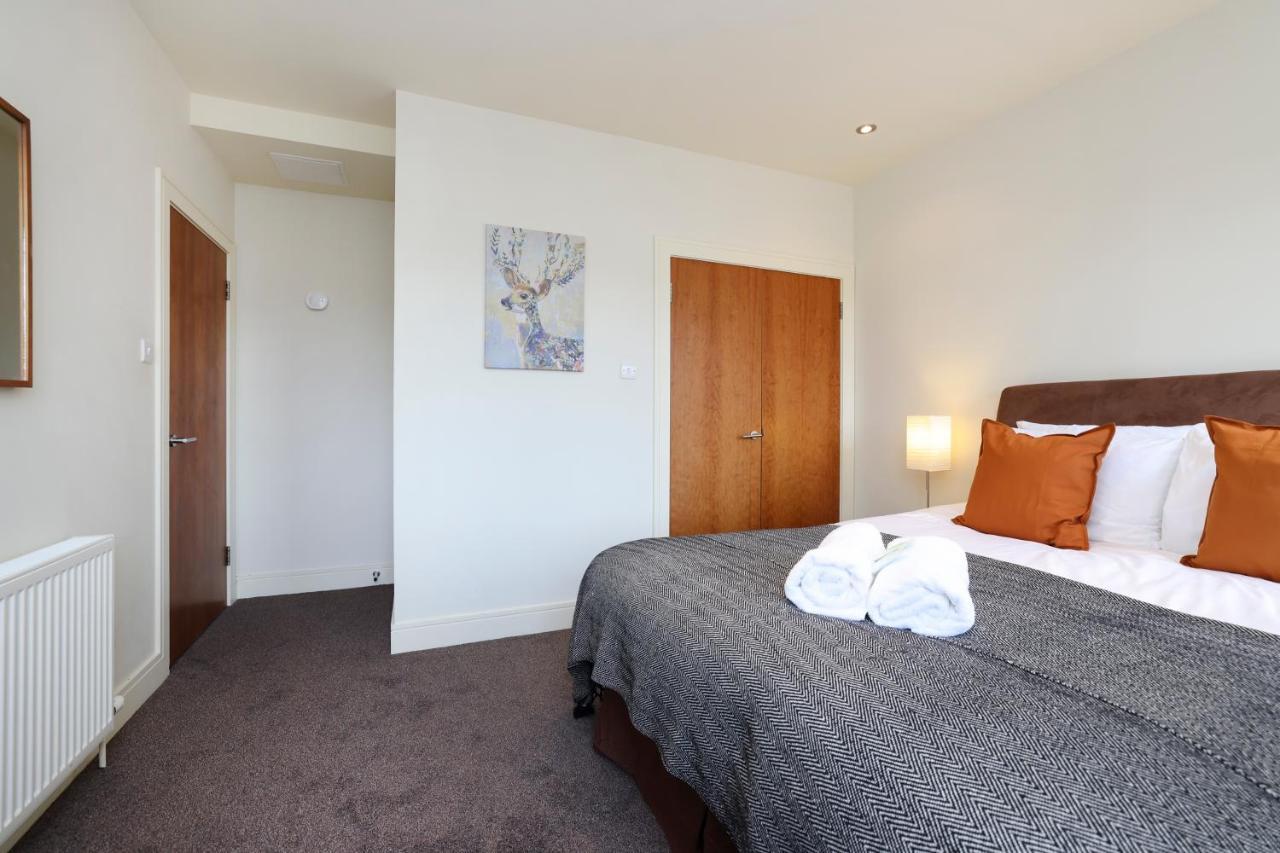 Joivy Spacious 2 Bed,2 Bath Flat, Free Parking And Rooftop Terrace Edinburgh Exterior photo