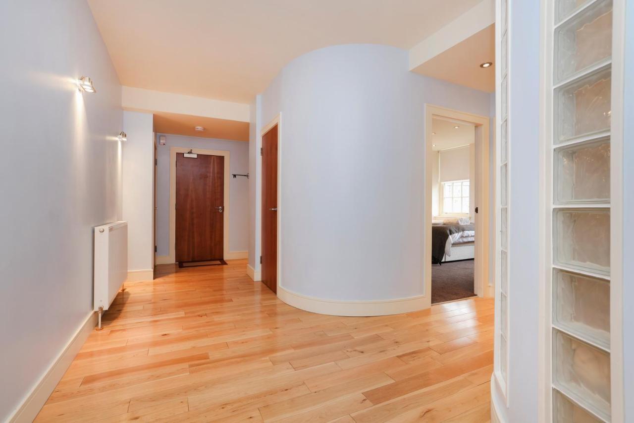 Joivy Spacious 2 Bed,2 Bath Flat, Free Parking And Rooftop Terrace Edinburgh Exterior photo