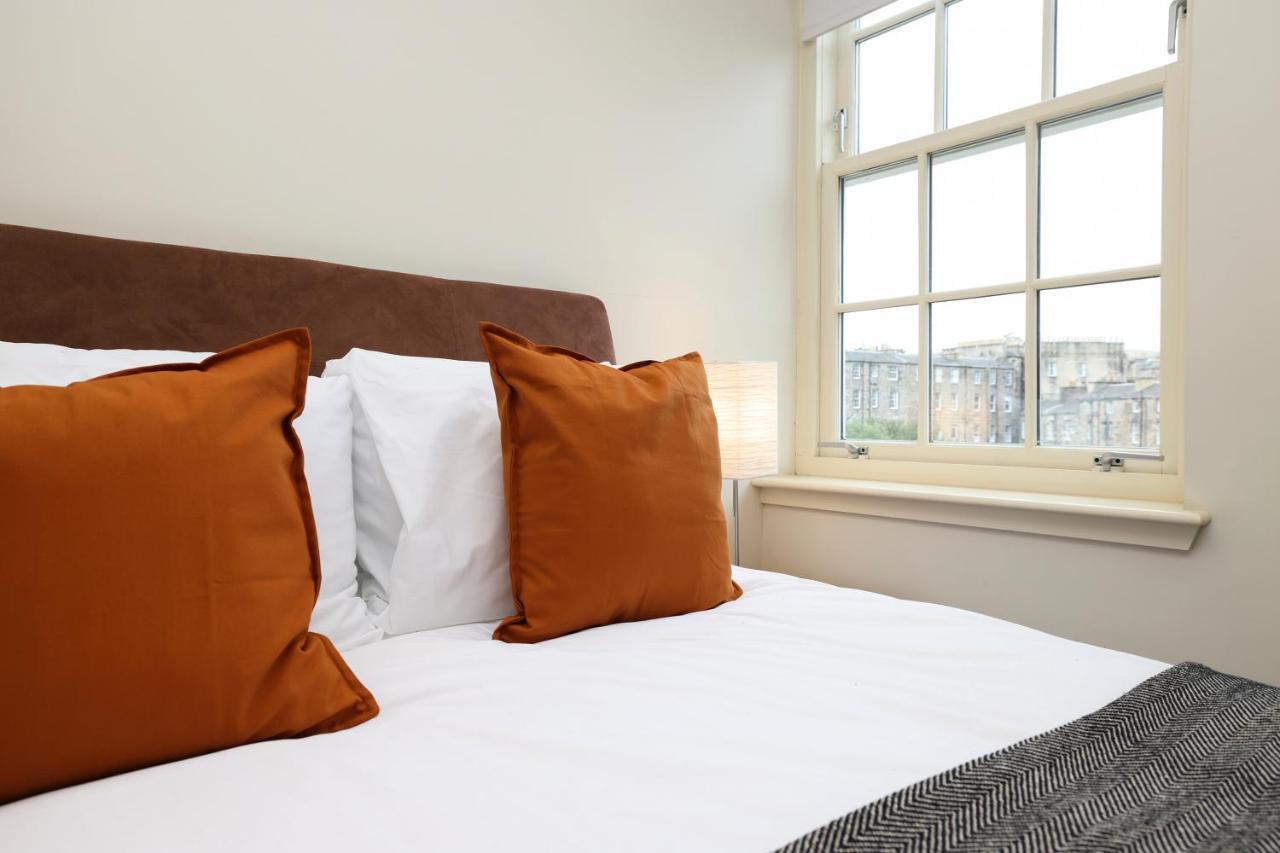 Joivy Spacious 2 Bed,2 Bath Flat, Free Parking And Rooftop Terrace Edinburgh Exterior photo